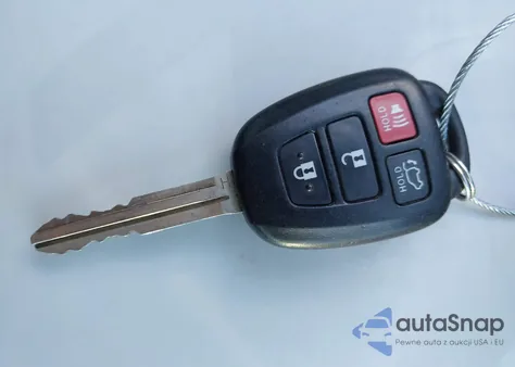 2019 Toyota Highlander Le Plus from USA, damaged, VIN 5TDZZRFH9KS348801